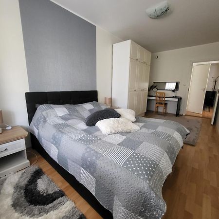 Long Holiday Apartment Kuressaare Buitenkant foto