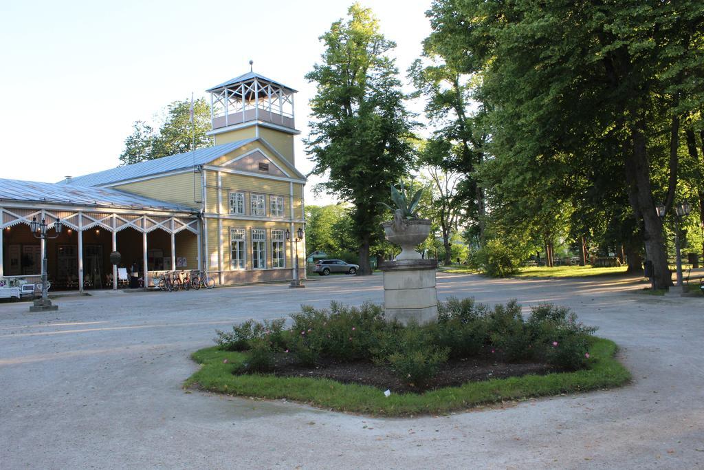 Long Holiday Apartment Kuressaare Buitenkant foto