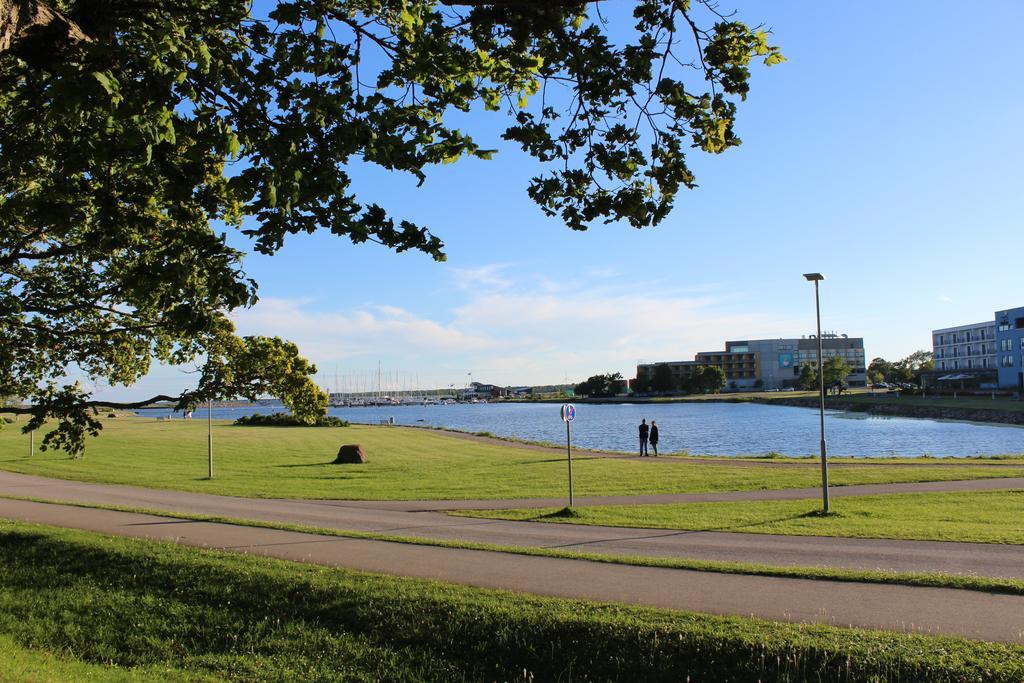 Long Holiday Apartment Kuressaare Buitenkant foto
