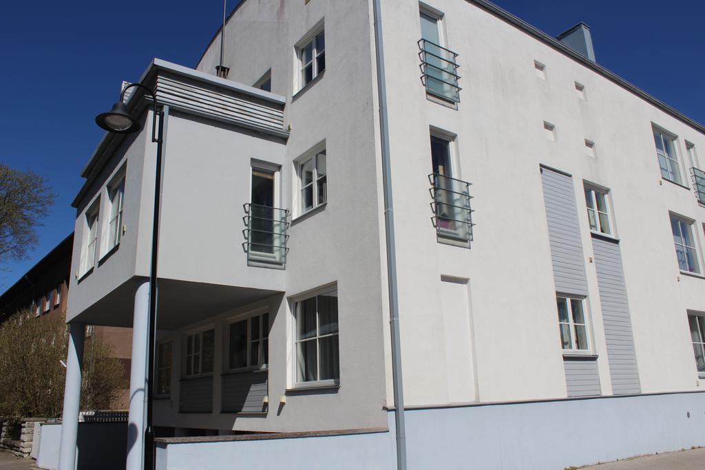 Long Holiday Apartment Kuressaare Buitenkant foto