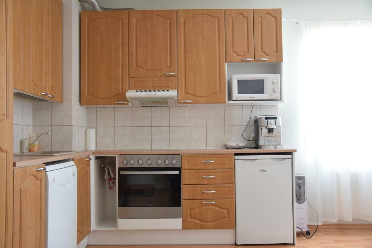 Long Holiday Apartment Kuressaare Buitenkant foto